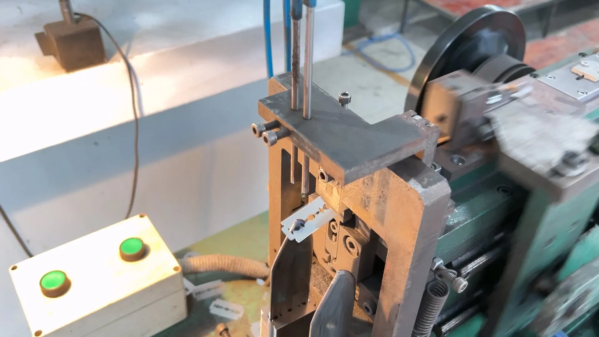 blade in cutting process