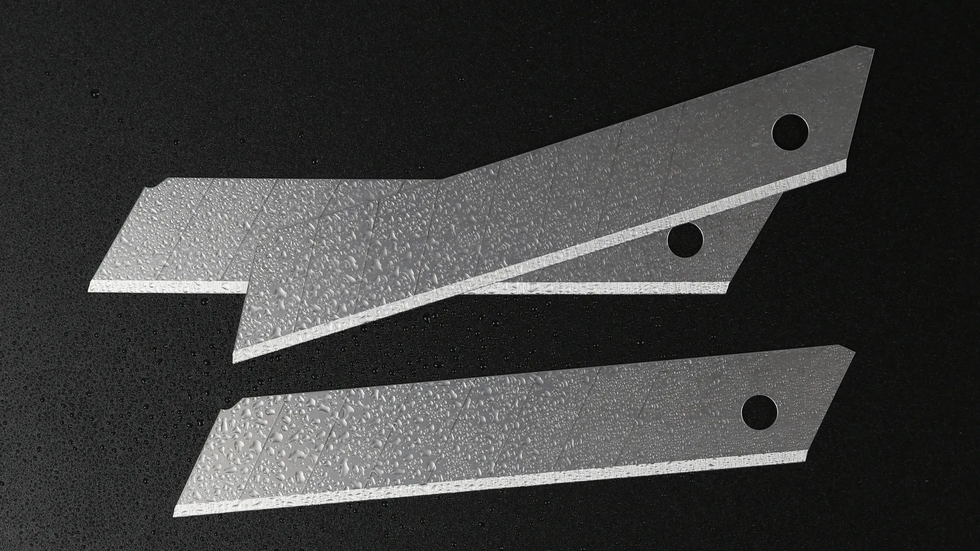 Stainless steel material makes it lasting a longer time in wet condition.