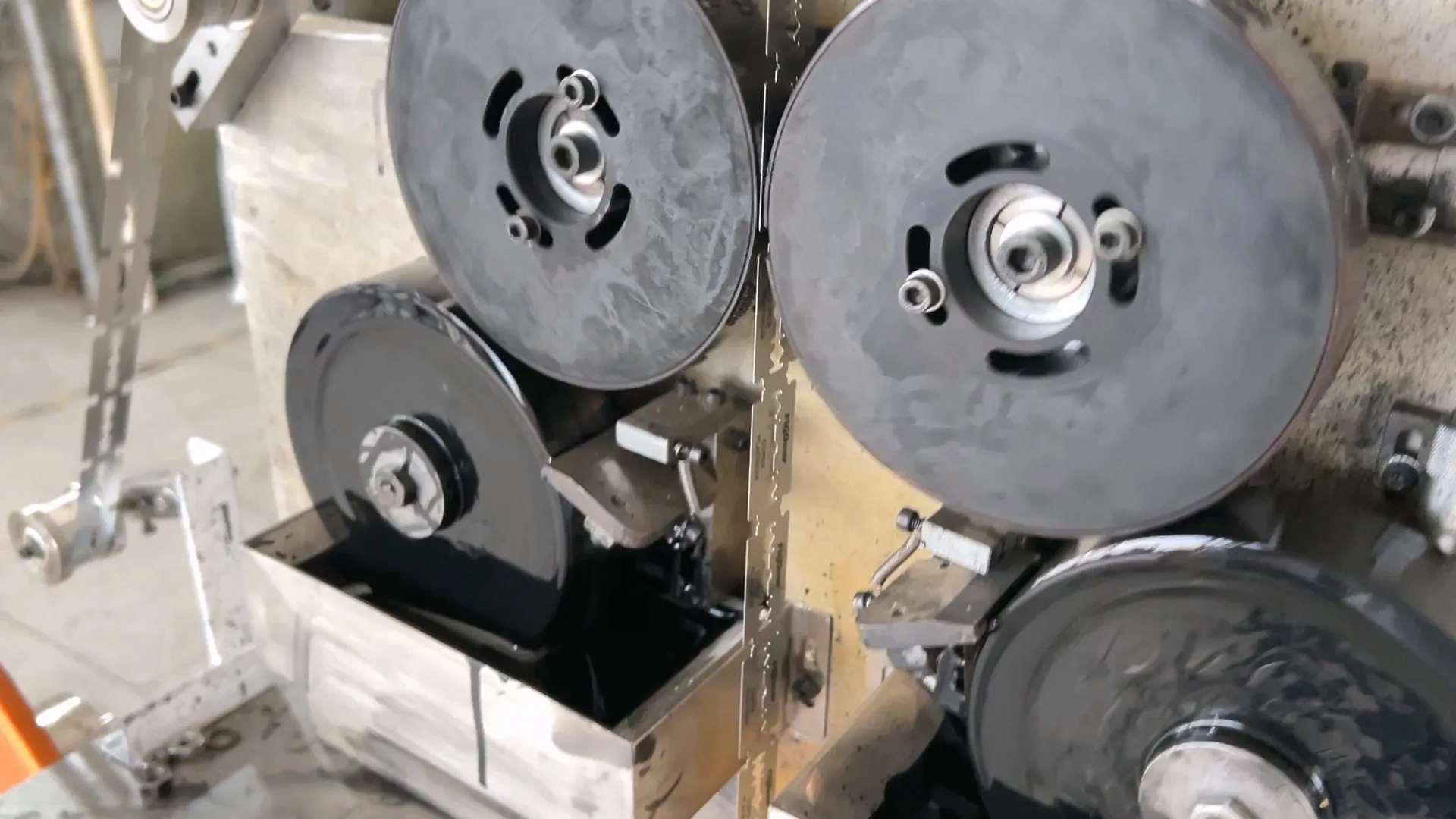 blade in oil printing process