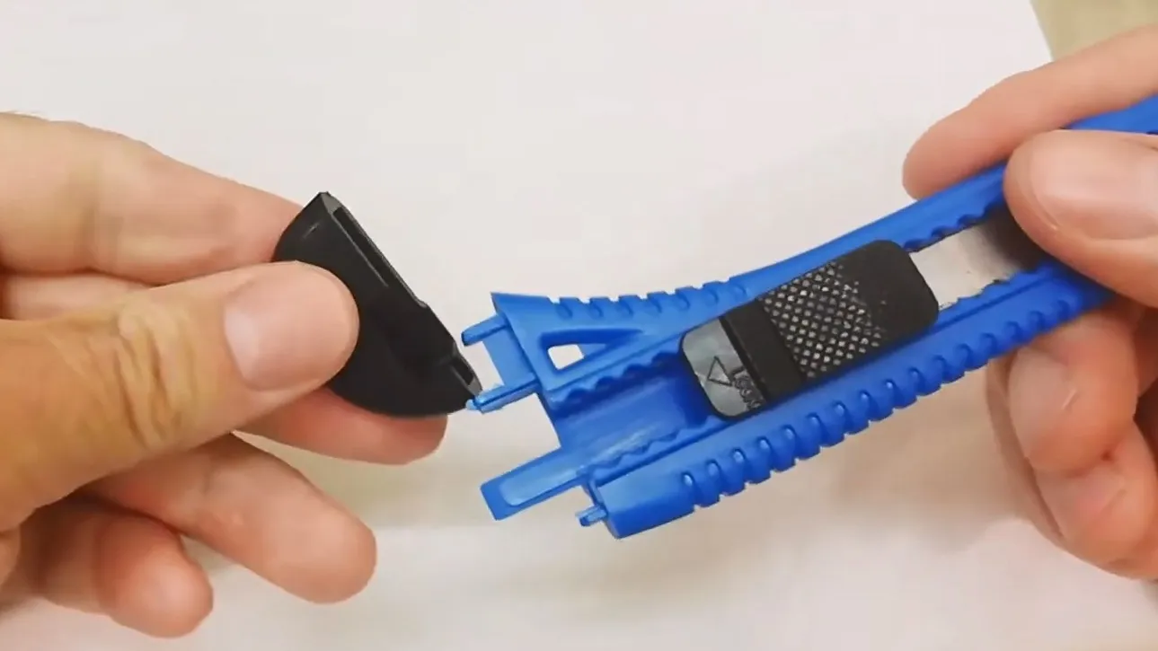 remove the blade snapper