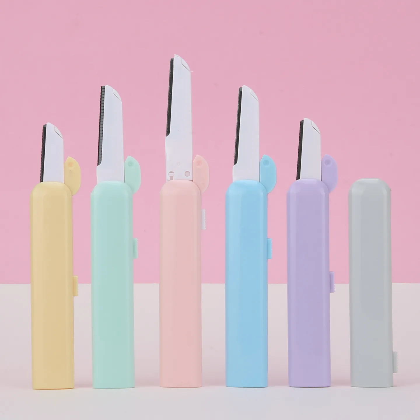 retractable eyebrow trimmer image