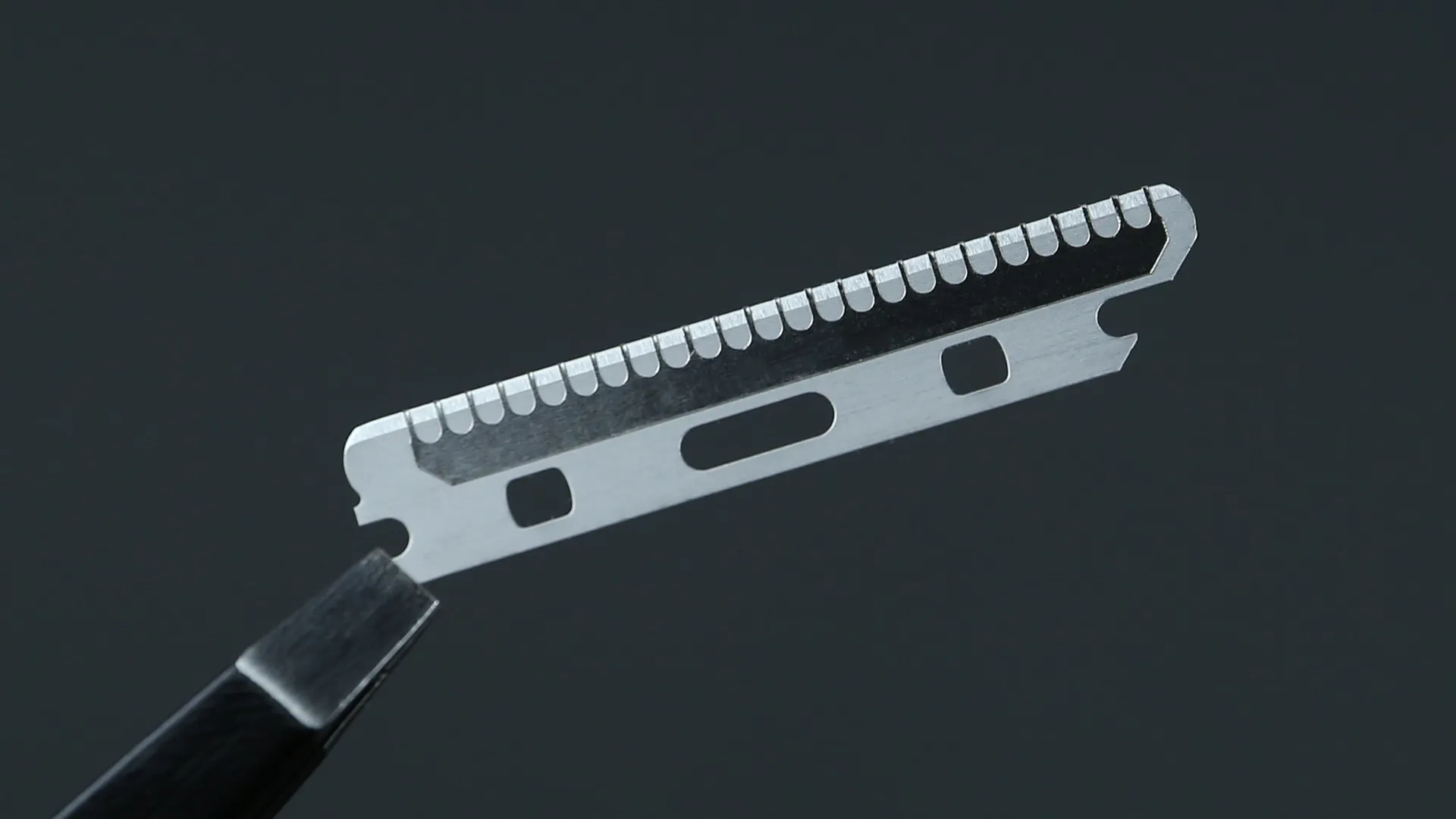 safe eyebrow razor blade