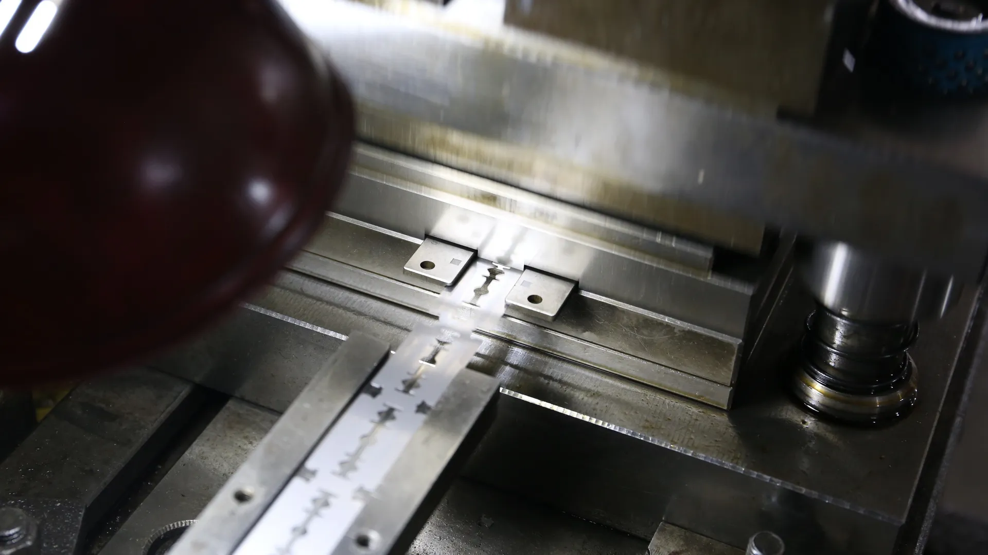 safety blade in manufacturing process